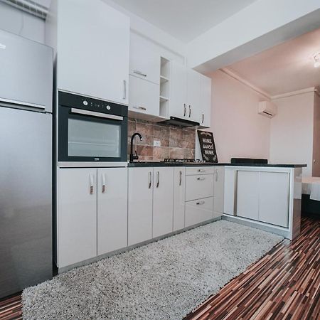 Urban Apartments And Studios - City Center Iasi Esterno foto