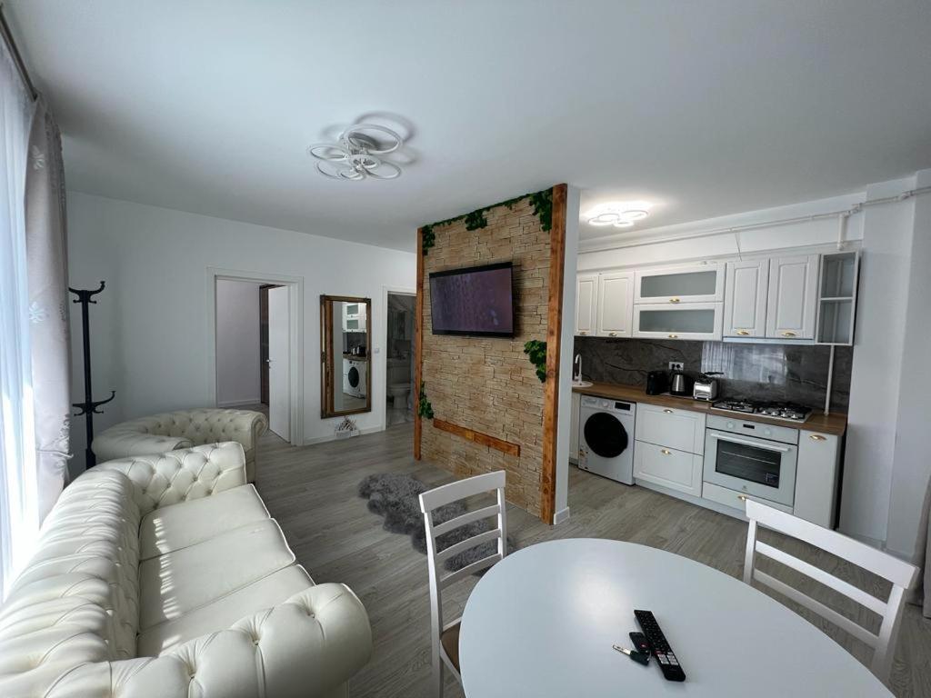 Urban Apartments And Studios - City Center Iasi Esterno foto