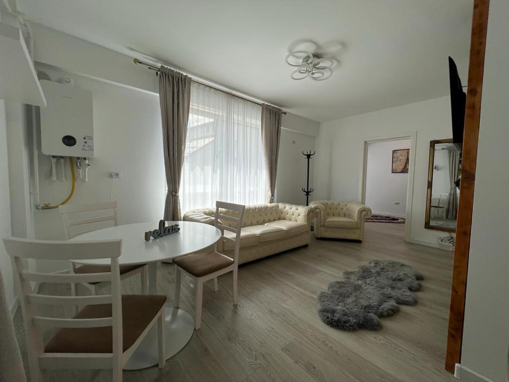 Urban Apartments And Studios - City Center Iasi Esterno foto