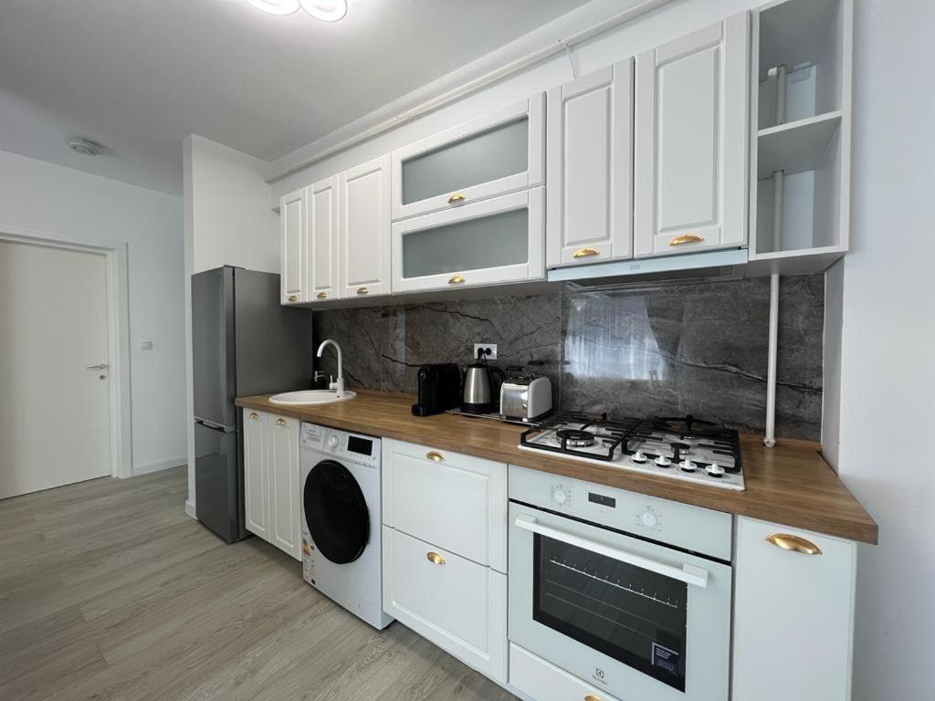 Urban Apartments And Studios - City Center Iasi Esterno foto