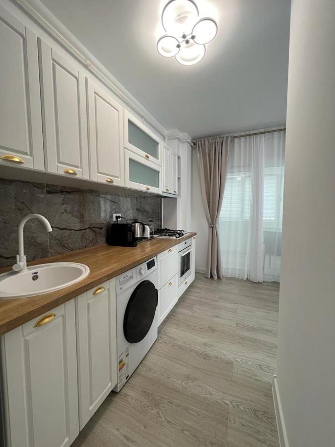 Urban Apartments And Studios - City Center Iasi Esterno foto