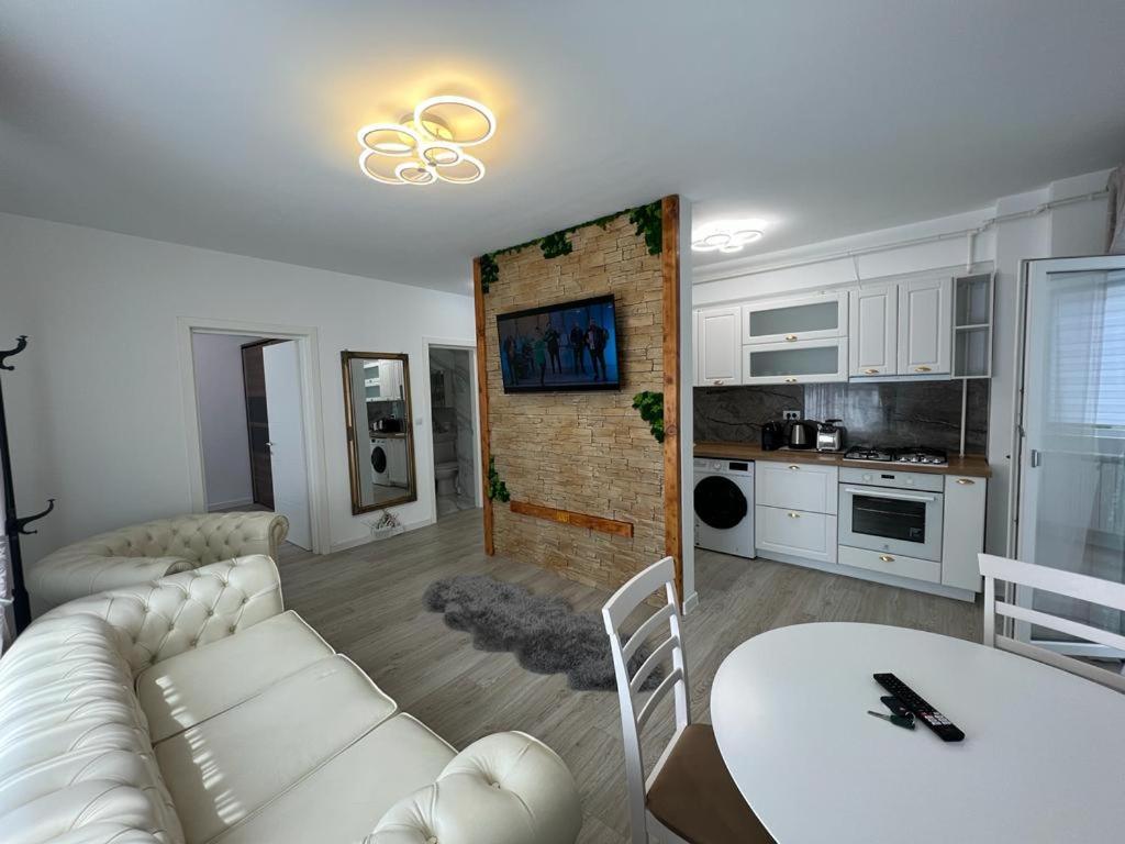 Urban Apartments And Studios - City Center Iasi Esterno foto