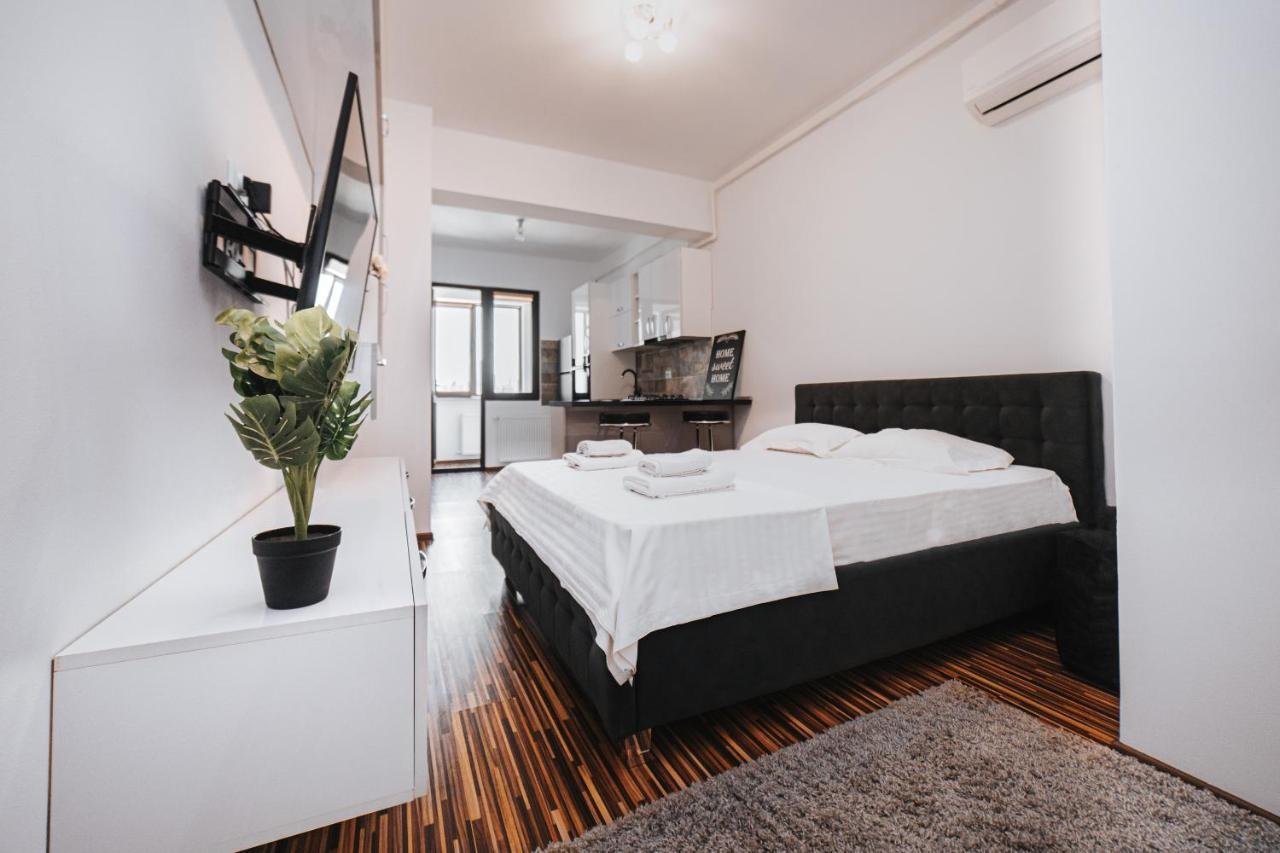 Urban Apartments And Studios - City Center Iasi Esterno foto