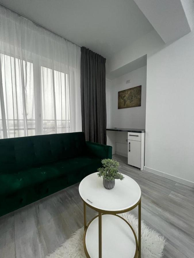 Urban Apartments And Studios - City Center Iasi Esterno foto