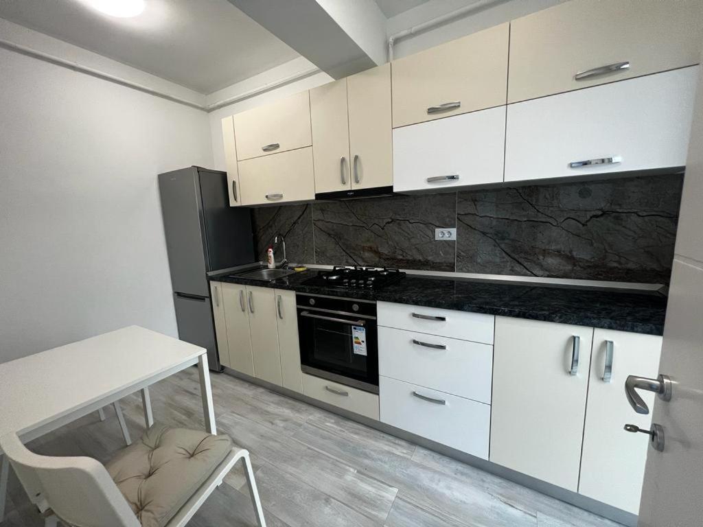 Urban Apartments And Studios - City Center Iasi Esterno foto