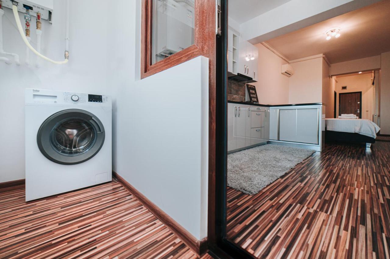 Urban Apartments And Studios - City Center Iasi Esterno foto