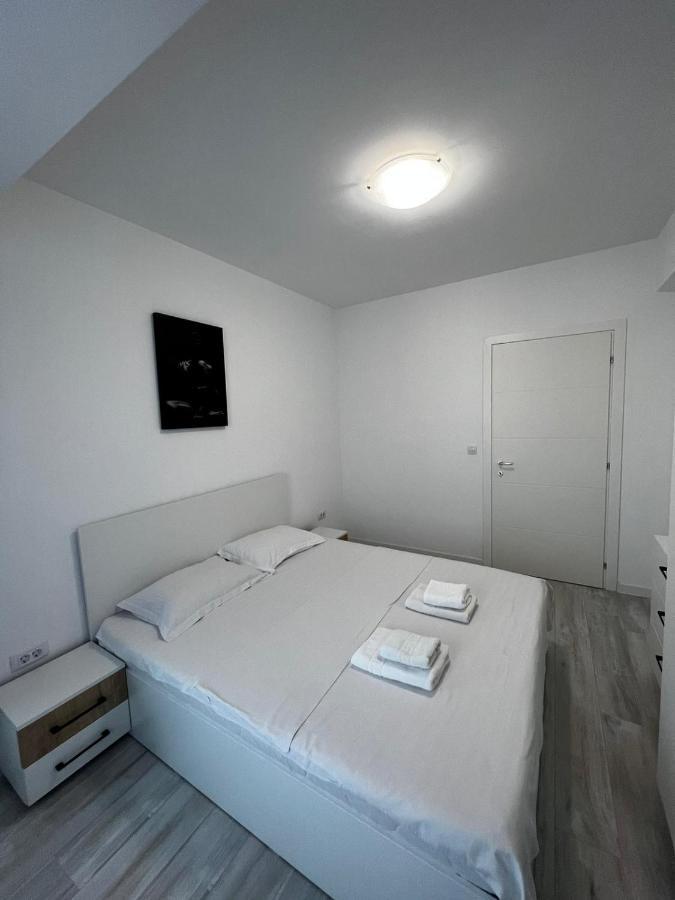 Urban Apartments And Studios - City Center Iasi Esterno foto