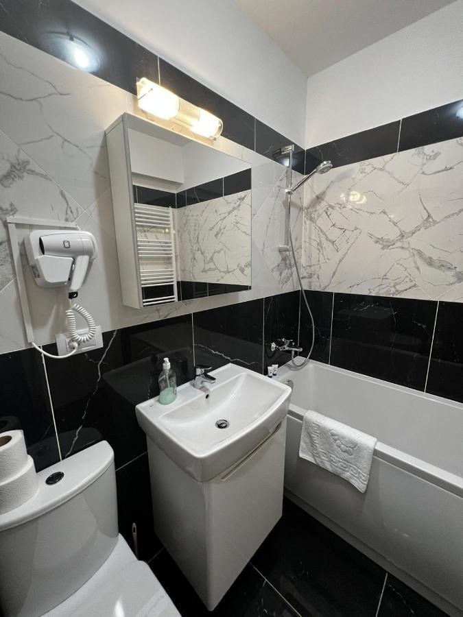 Urban Apartments And Studios - City Center Iasi Esterno foto