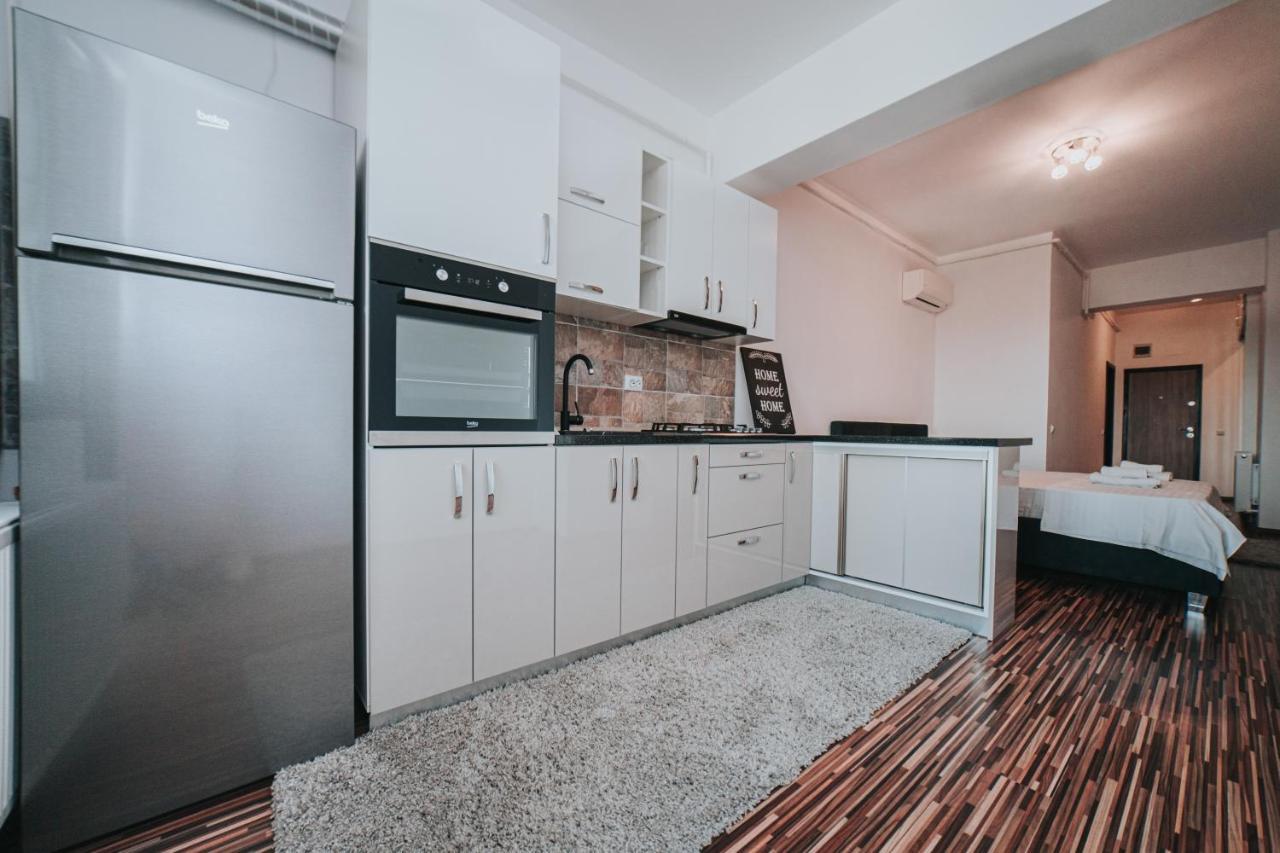 Urban Apartments And Studios - City Center Iasi Esterno foto