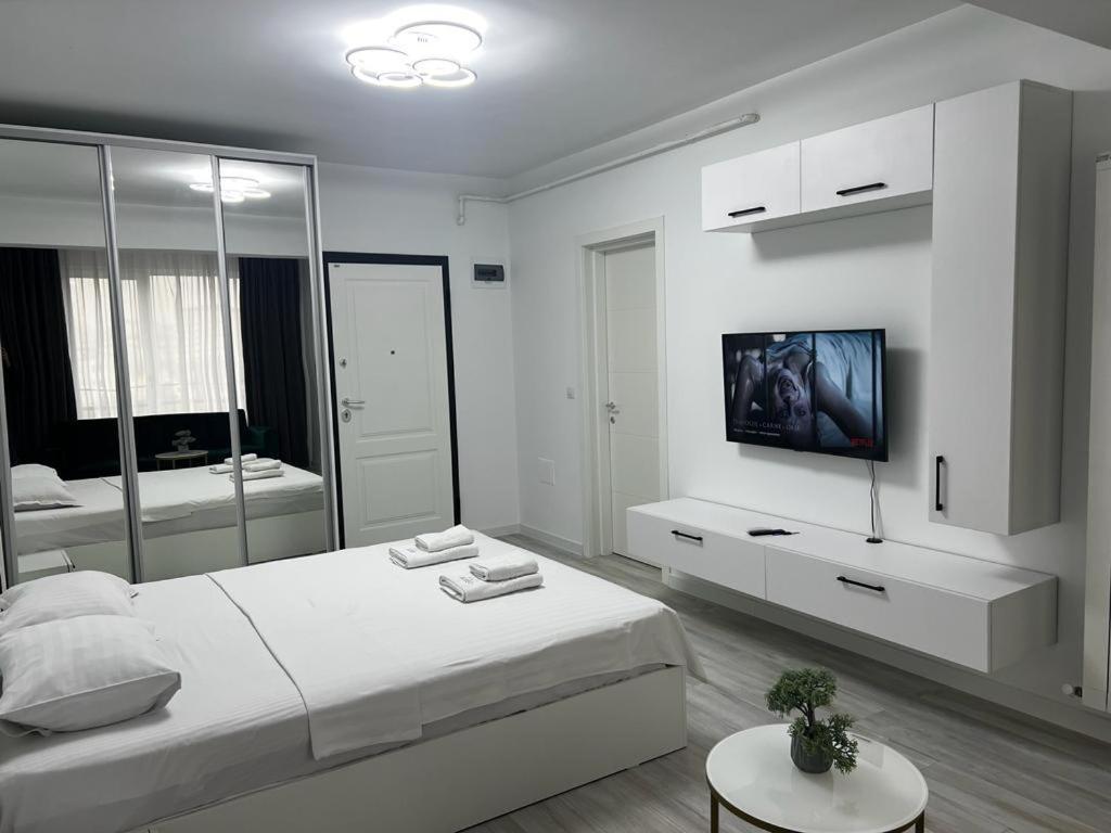 Urban Apartments And Studios - City Center Iasi Esterno foto