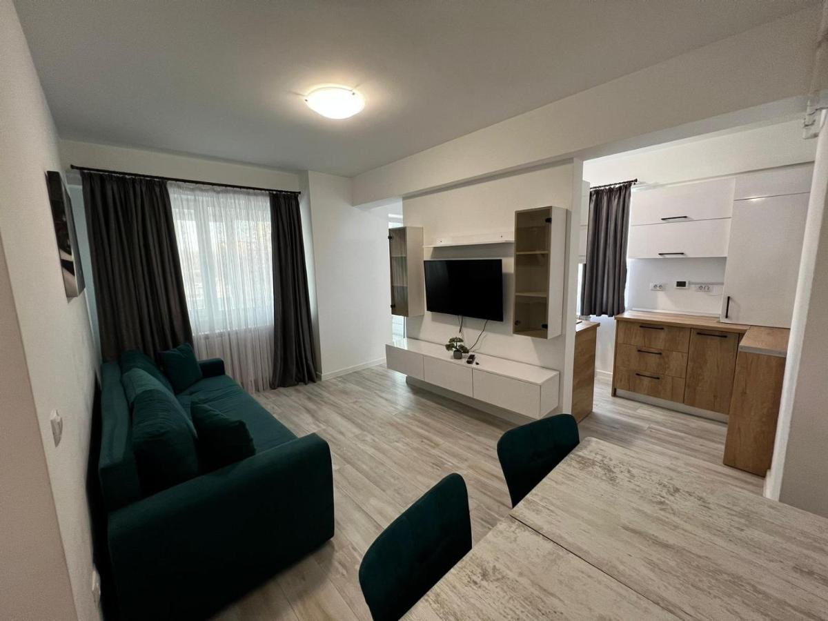Urban Apartments And Studios - City Center Iasi Esterno foto
