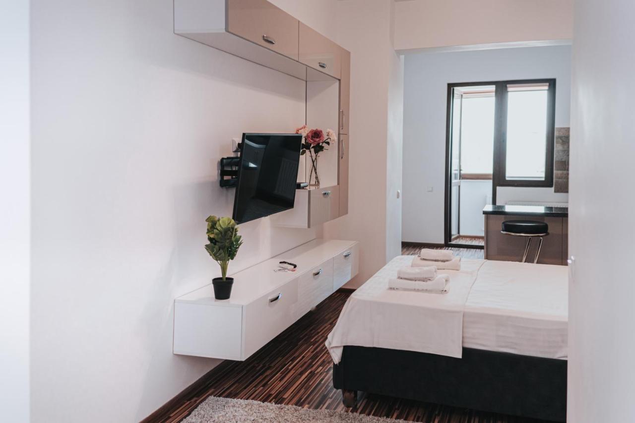 Urban Apartments And Studios - City Center Iasi Esterno foto