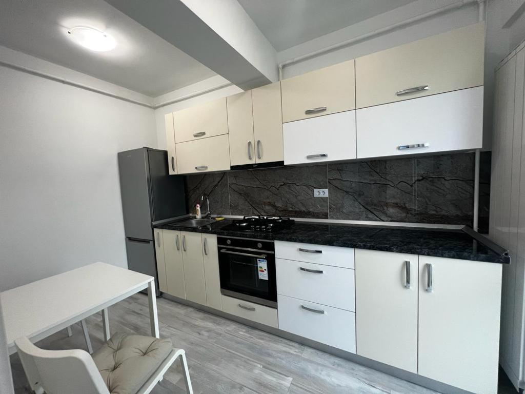 Urban Apartments And Studios - City Center Iasi Esterno foto