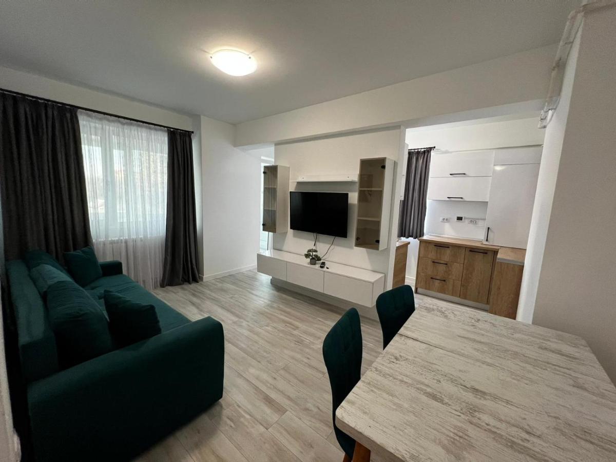 Urban Apartments And Studios - City Center Iasi Esterno foto