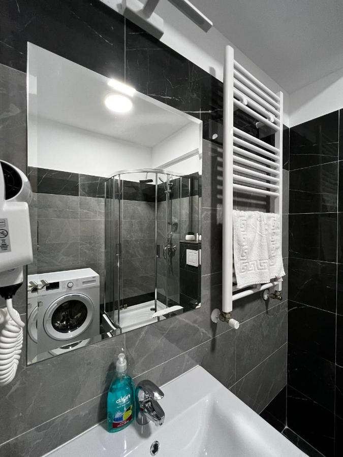 Urban Apartments And Studios - City Center Iasi Esterno foto