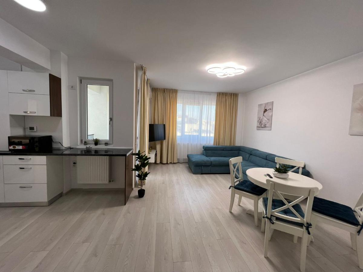 Urban Apartments And Studios - City Center Iasi Esterno foto