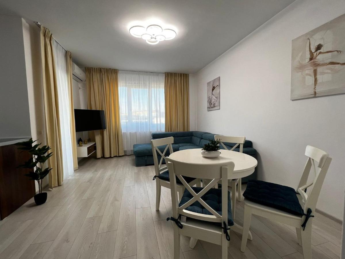Urban Apartments And Studios - City Center Iasi Esterno foto