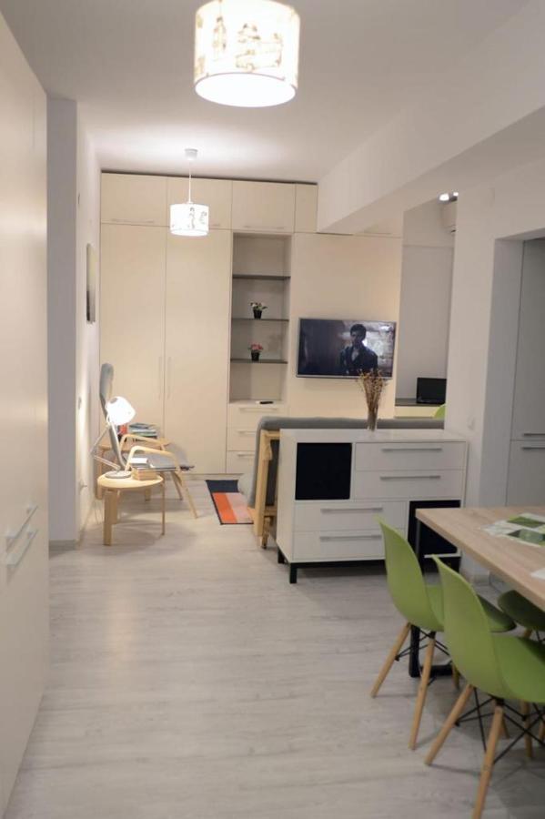 Urban Apartments And Studios - City Center Iasi Esterno foto